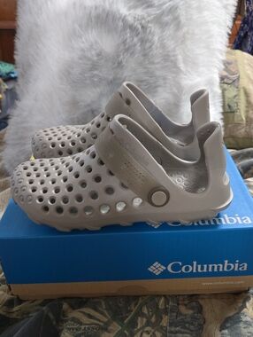Columbia Mens Lightweight Perforated Slip-On Clog – Light Gray  Size 8